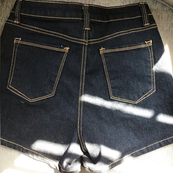 Sz M Papaya Jean shorts EUC. 2 pockets Gold button and tan trim - Picture 3 of 5